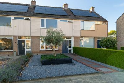 Tussenwoning Dokter van Vuurestraat 16 in Dussen