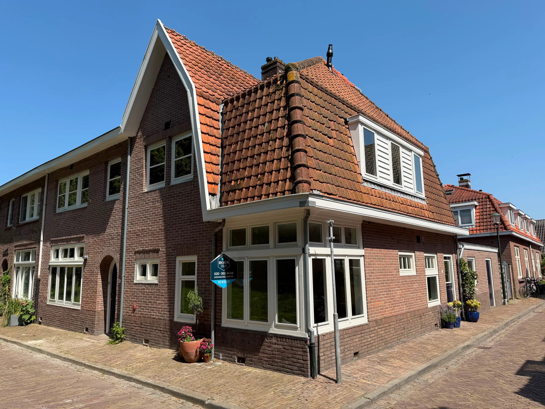 Hoekwoning Dwarsstraat 4 in Muiden