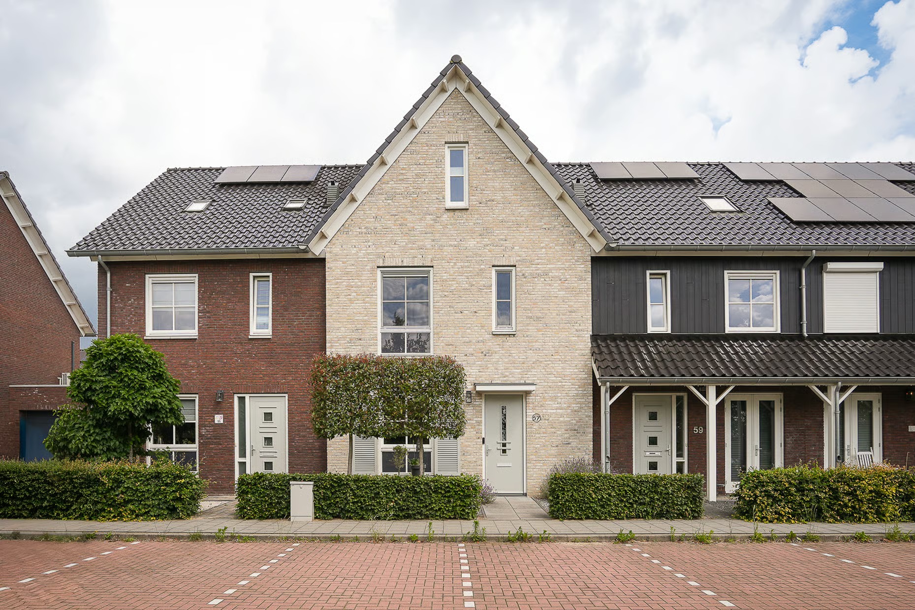 Tussenwoning Koolzaadveld 57 in Beneden-Leeuwen