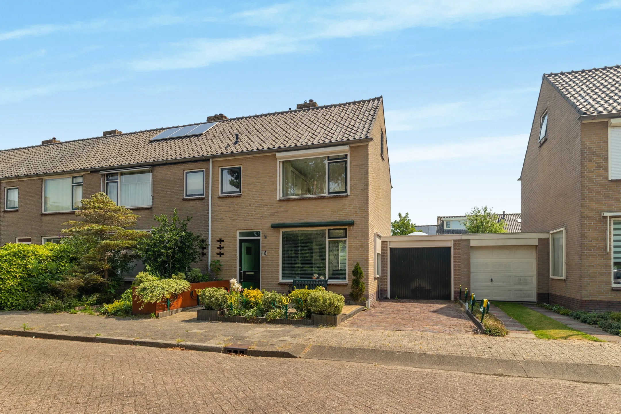 Hoekwoning Sparrenlaan 8 in Oudorp