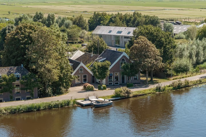 Vrijstaande woning (dijkwoning) Rondehoep West 52 in Ouderkerk aan de Amstel