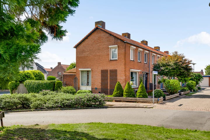 Eengezinswoning, hoekwoning Graafschap Loonstraat 5 in Horn