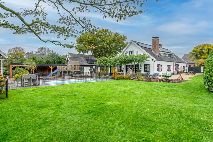 Vrijstaande woning Nieuw-Loosdrechtsedijk 175 in Loosdrecht
