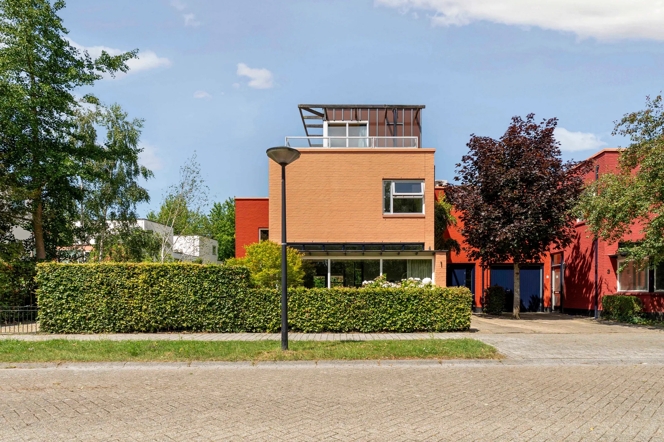 2-onder-1-kapwoning Robijnplantsoen 1 in Almere