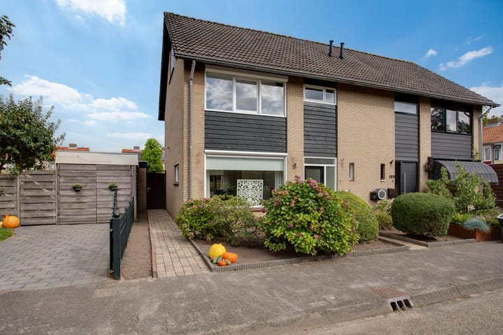 Eengezinswoning, halfvrijstaande woning Clakenweg 101 in Elburg