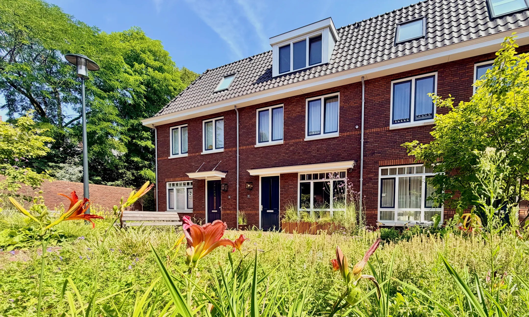 Tussenwoning (hofjeswoning) Bloemistenhof 7 in Leiden