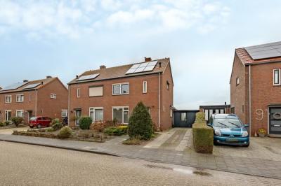 2-onder-1-kapwoning van Broekhuizenstraat 7 in Oostrum