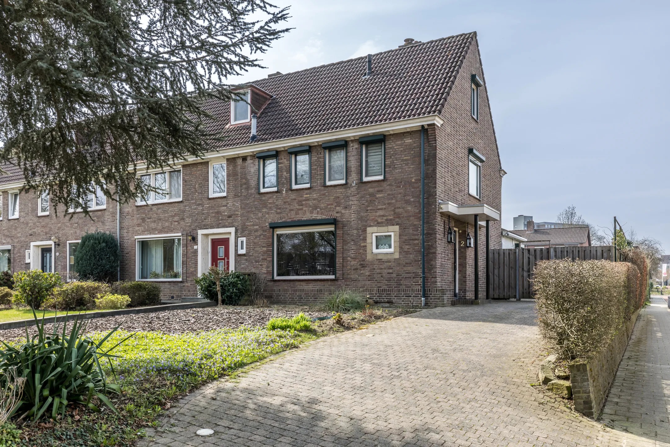 Hoekwoning Johan-Frisostraat 2 in Brunssum