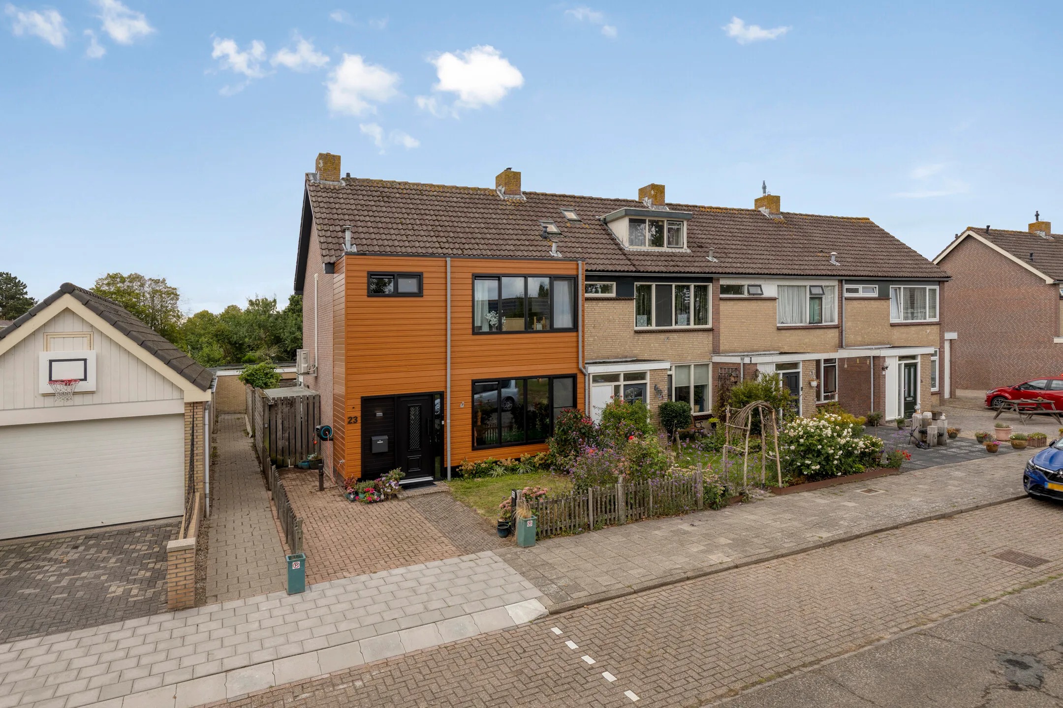 Hoekwoning Esdoornplantsoen 23 in Sint Maarten