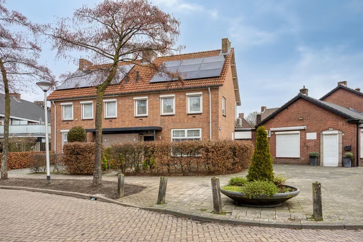 2-onder-1-kapwoning Margrietlaan 78 in Helmond