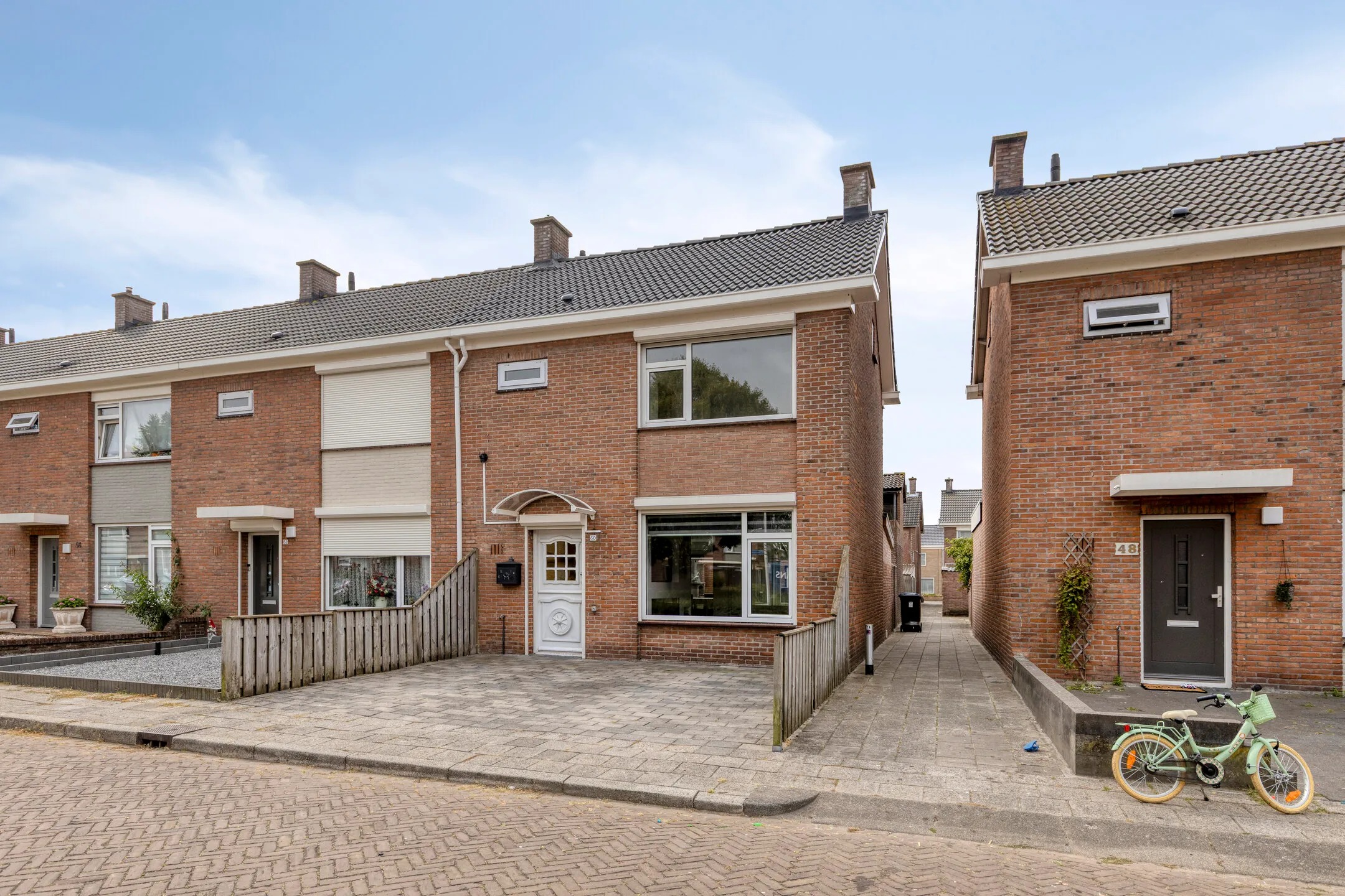 Hoekwoning Zwaluwenstraat 50 in St. Willebrord