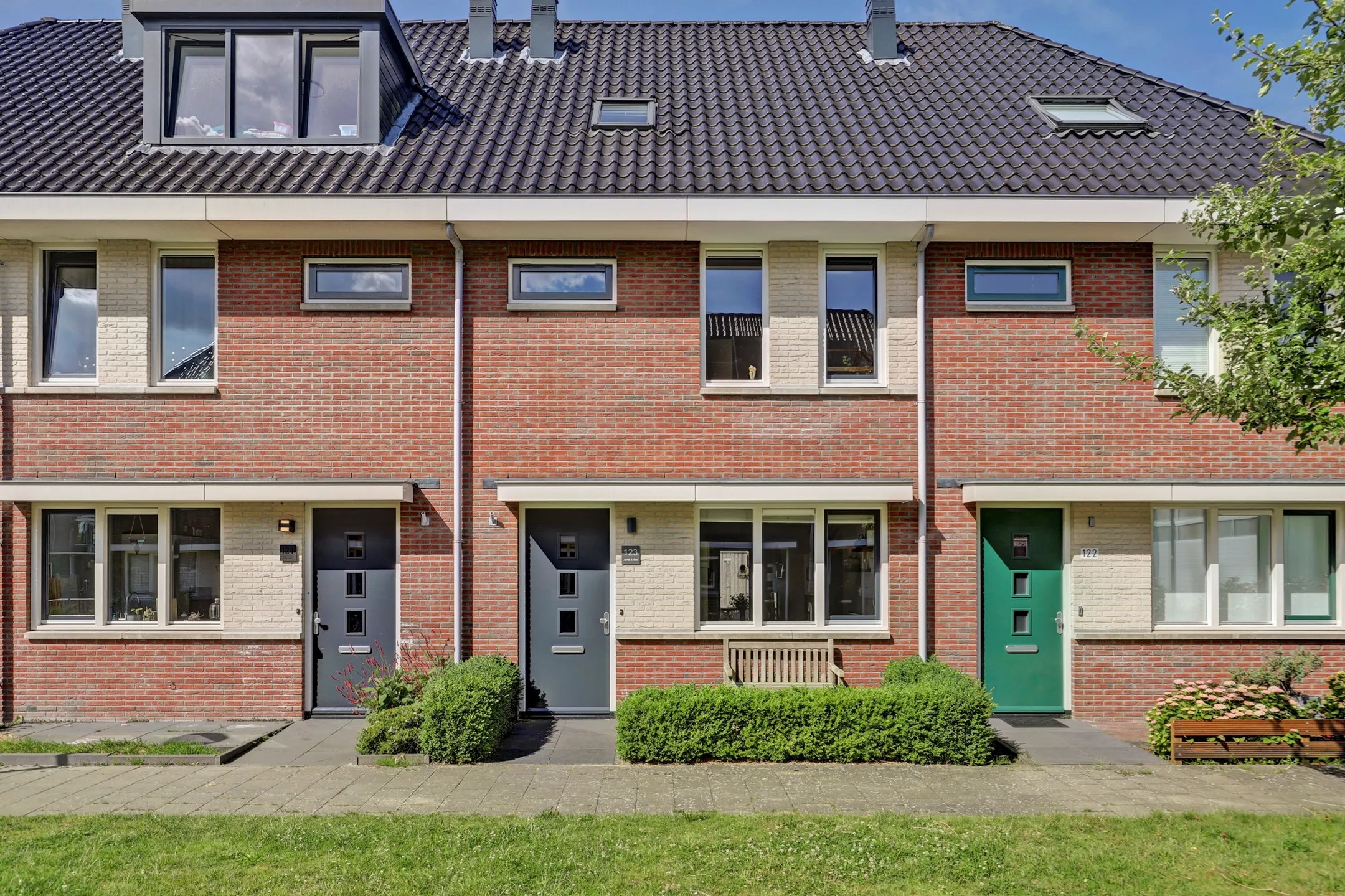 Tussenwoning Lage Hoek 123 in Zwaag