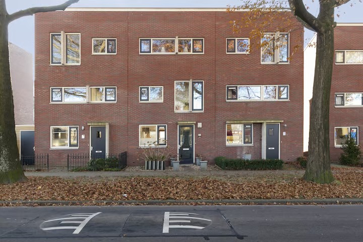 Tussenwoning Lijsterstraat 242 in Enschede