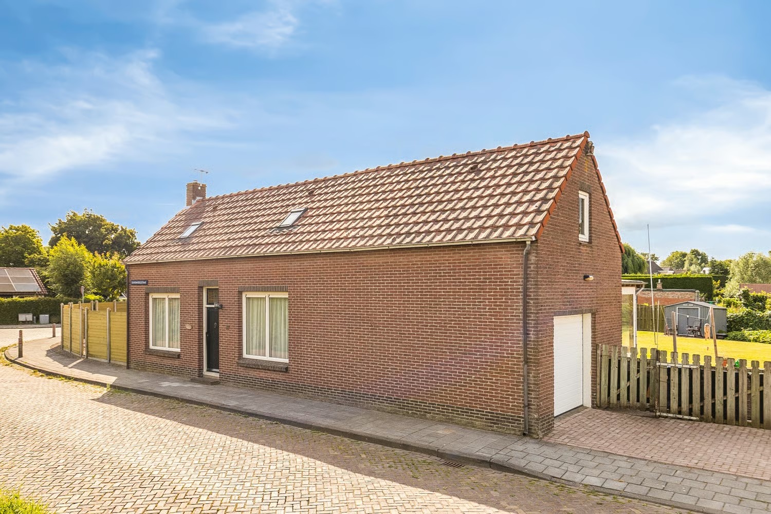 Vrijstaande woning (semi-bungalow) Duivenhoeksestraat 37 Graauw