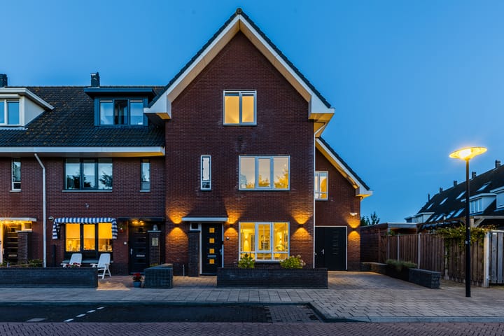 Eengezinswoning, hoekwoning Singelweide 126 Heemskerk