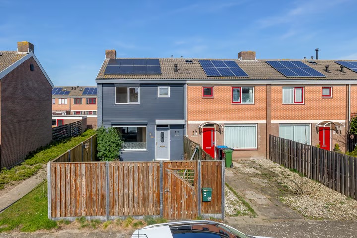 Hoekwoning Bachstraat 17 in Axel