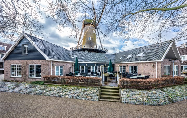 Vrijstaande woning (bedrijfs- of dienstwoning) Korenmolen 1 in Krimpen aan den IJssel