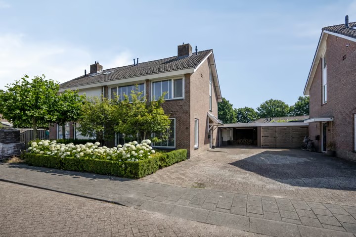 2-onder-1-kapwoning Lupinestraat 36 in Riethoven