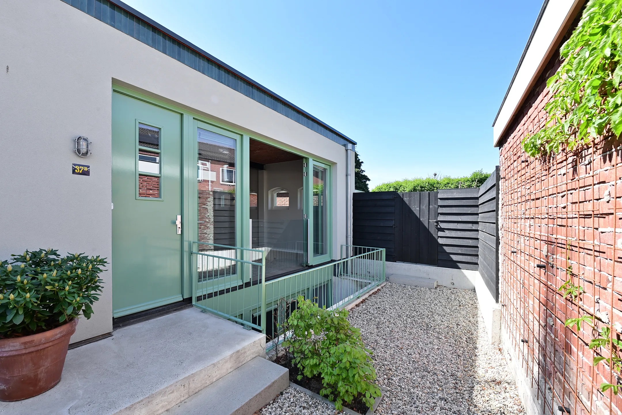 2-onder-1-kapwoning (hofjeswoning) Zeeweg 37 b in Huizen