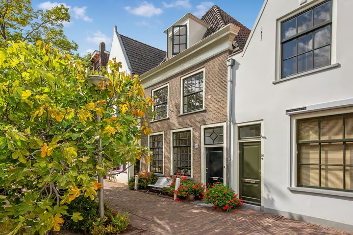 Grachtenpand, tussenwoning Buitenwatersloot 58 Delft