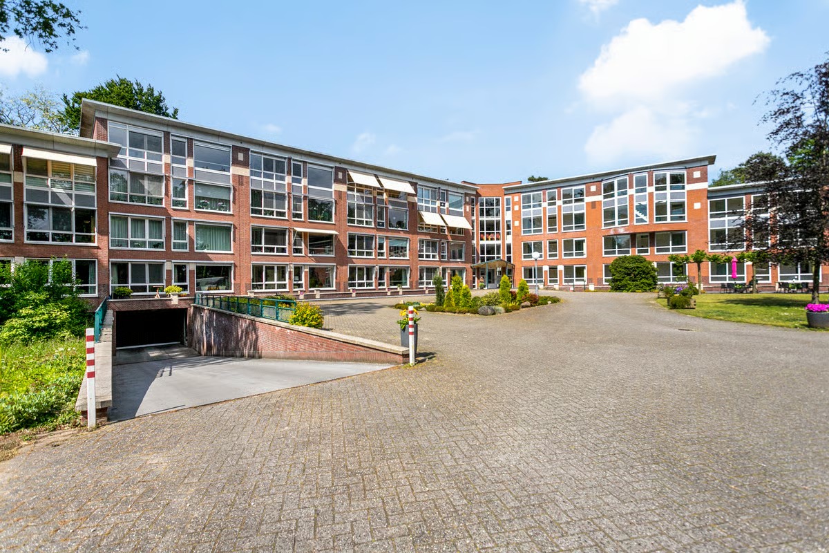 Portiekflat Bloemendalsweg 13 F22 in Colmschate
