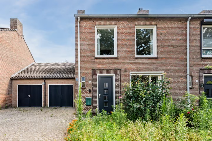 Hoekwoning Schaepmanlaan 12 in Heeze