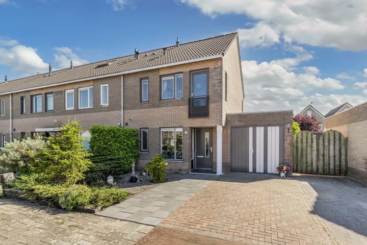 Hoekwoning Kempenland 23 in Emmeloord