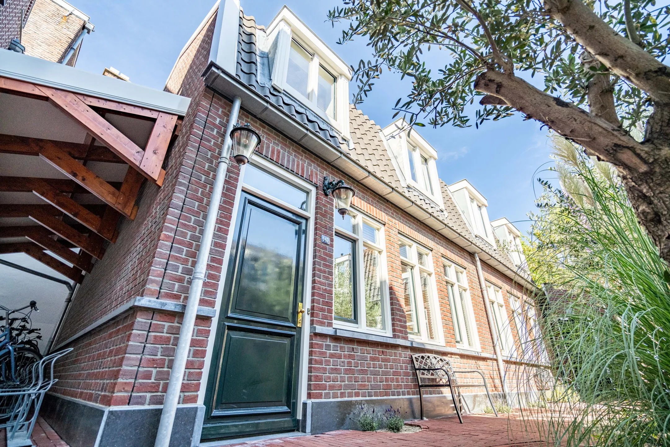Hoekwoning Middelstegracht 147 in Leiden
