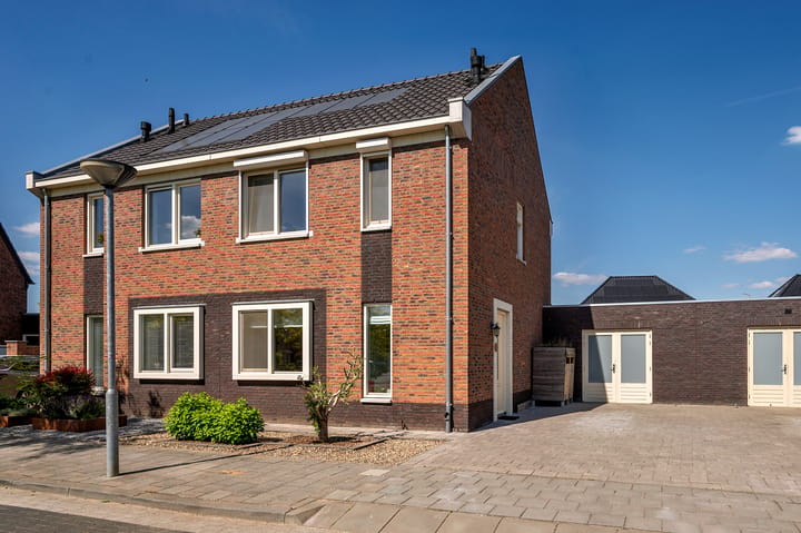 Eengezinswoning, geschakelde 2-onder-1-kapwoning Hagelkruis 20 Venlo