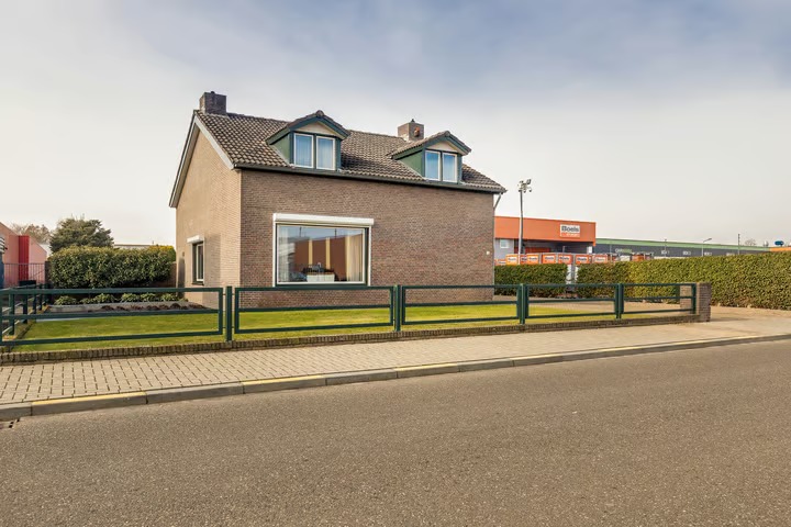 Vrijstaande woning (bedrijfs- of dienstwoning) Langs de Heij 18 in Sittard