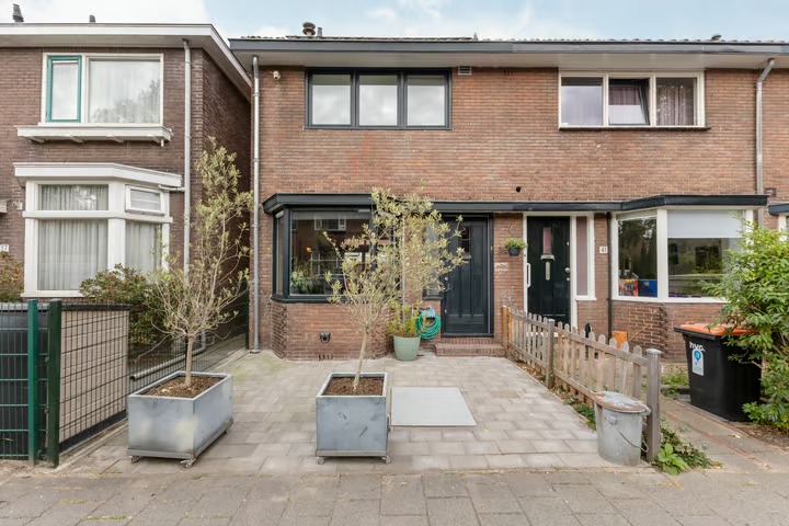 Hoekwoning Anemoonstraat 39 in Koog aan de Zaan