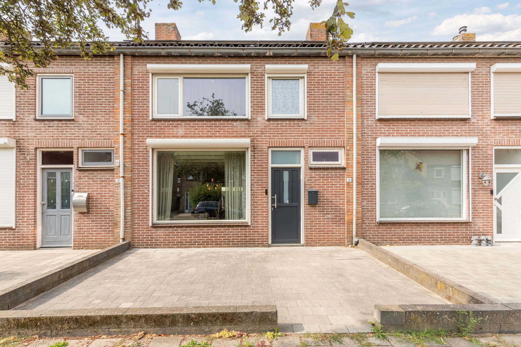 Tussenwoning Dr Ensinkstraat 16 in Halsteren