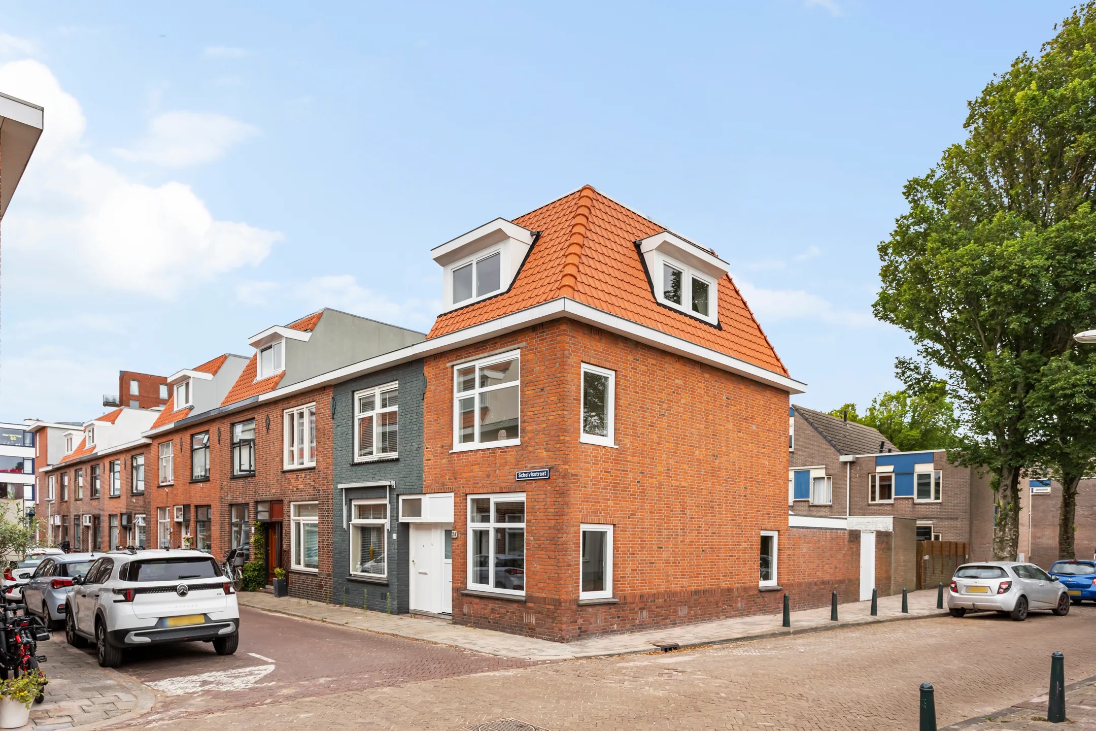 Hoekwoning Schelvisstraat 24 in Den Haag