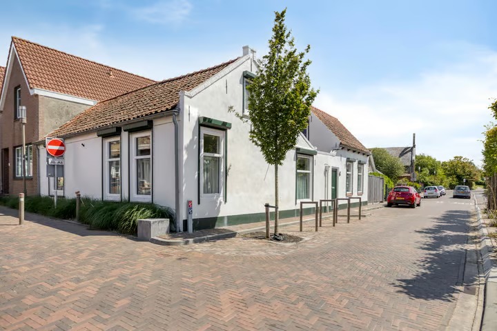 Hoekwoning Dijkstraat 13 in Scharendijke