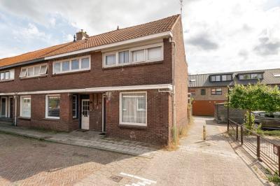 Eengezinswoning, hoekwoning Anjelierstraat 16 in Culemborg