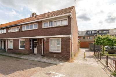Eengezinswoning, hoekwoning Anjelierstraat 16 in Culemborg