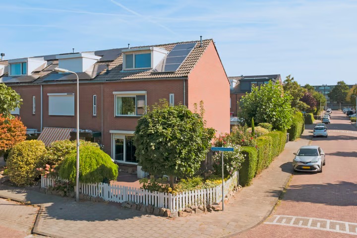Hoekwoning Van Beethovenstraat 23 in Naaldwijk