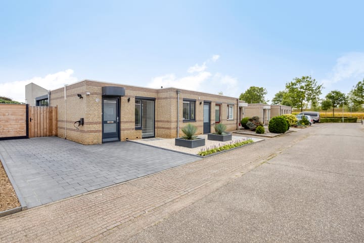 Bungalow, halfvrijstaande woning Roefstraat 14 in Maasbracht