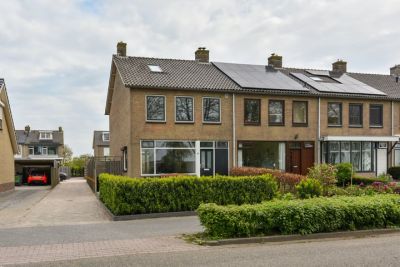 Eengezinswoning, hoekwoning Burgemeester Padmosweg 154 A in Wilnis