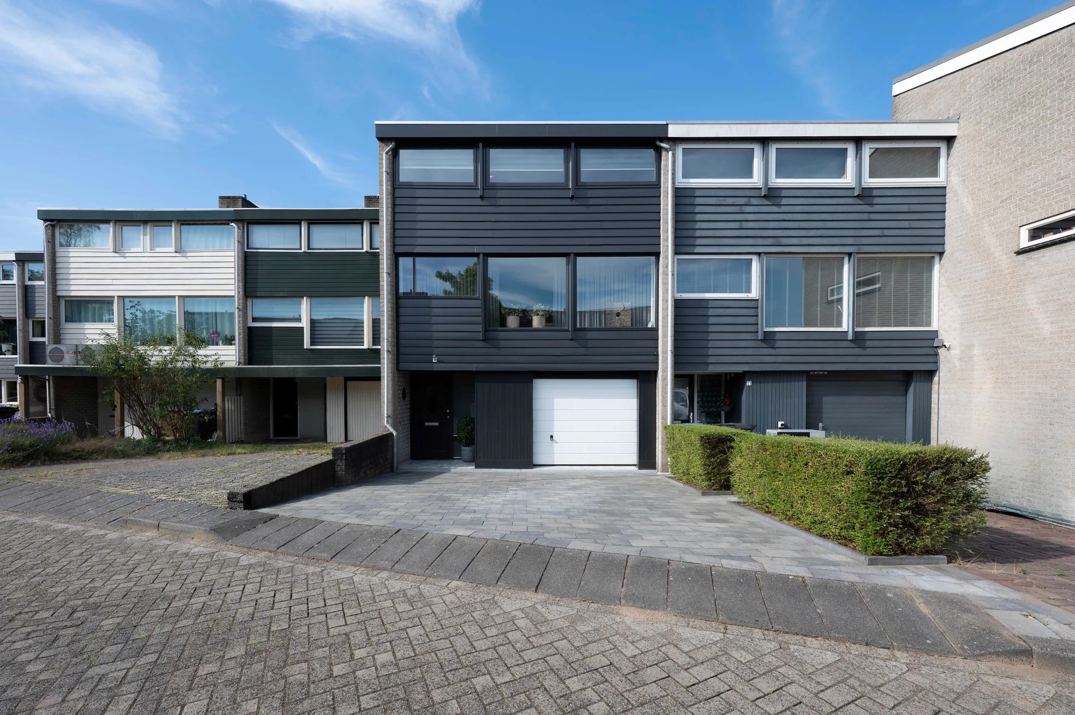 Tussenwoning (split-level woning) Weigeliastraat 9 in Hoeven