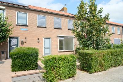 Tussenwoning M.J. Veder- van Hobokenstraat 17 in Noordeloos