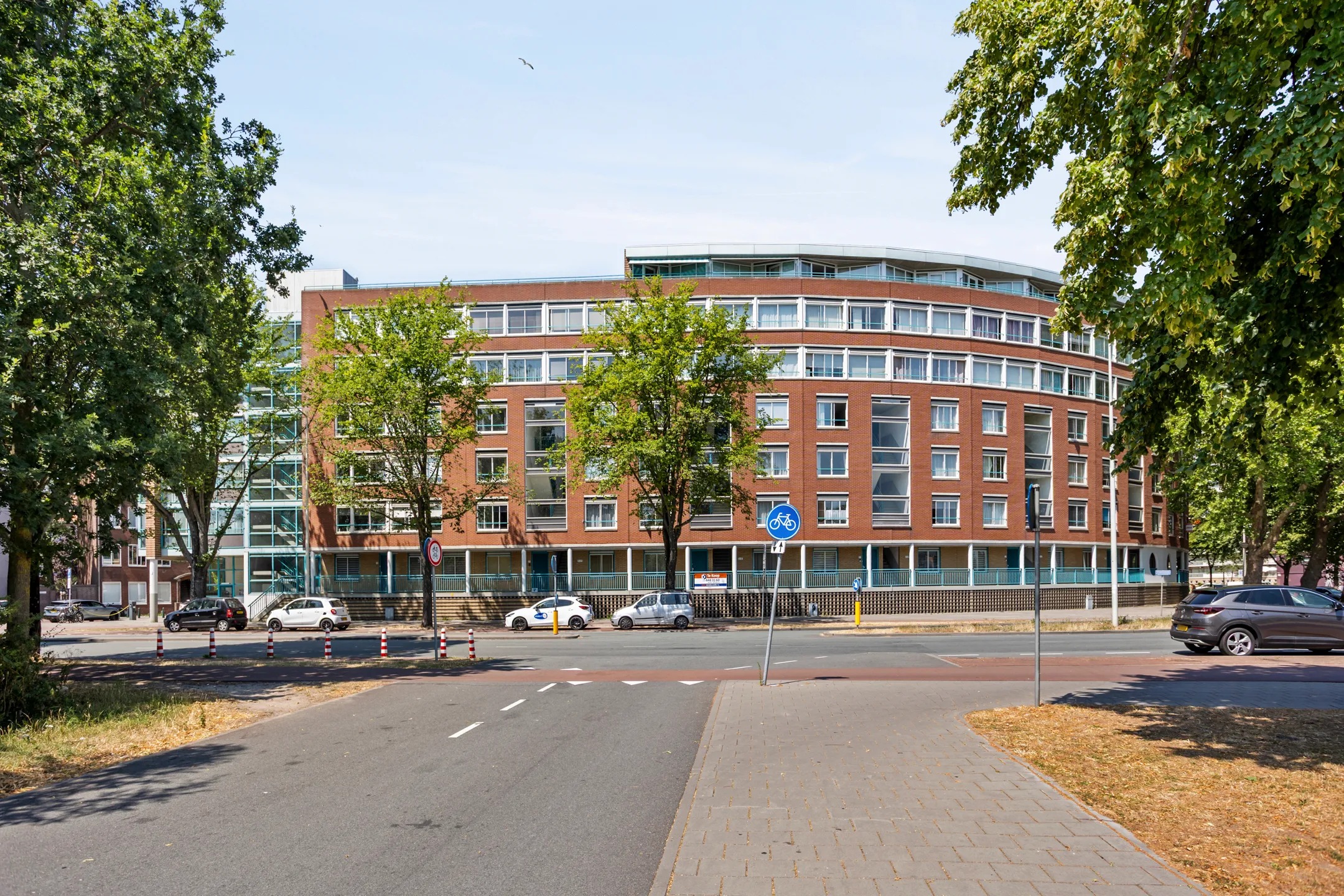 Portiekflat Erasmusweg 17 L in Den Haag