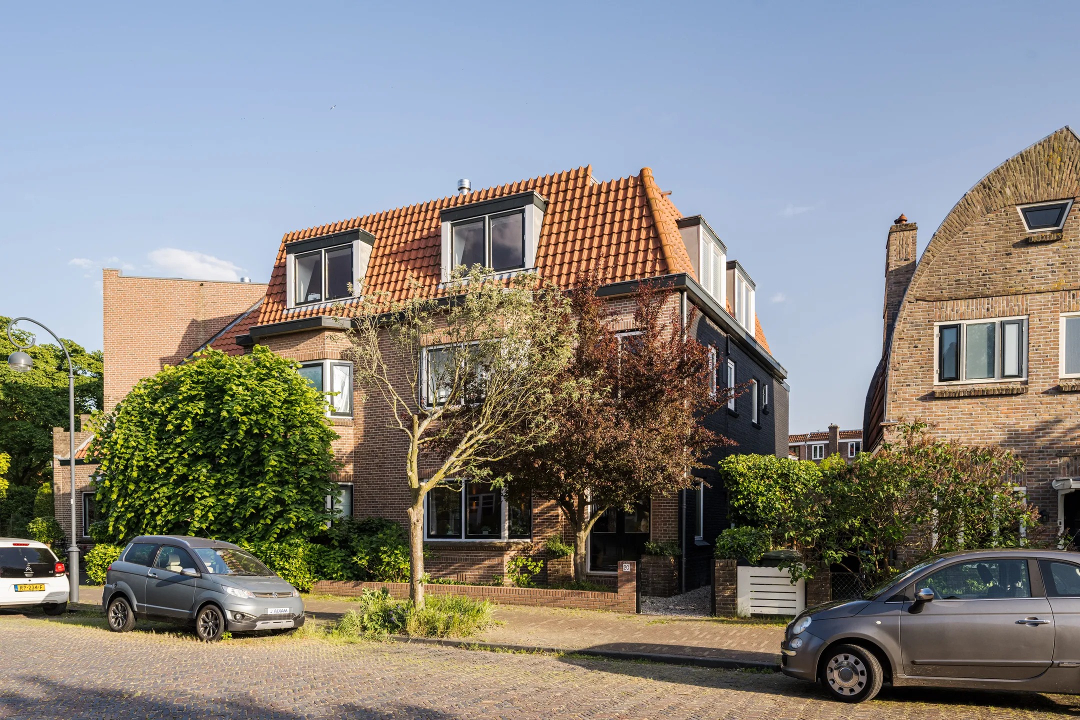 Hoekwoning Julianastraat 20 in Haarlem