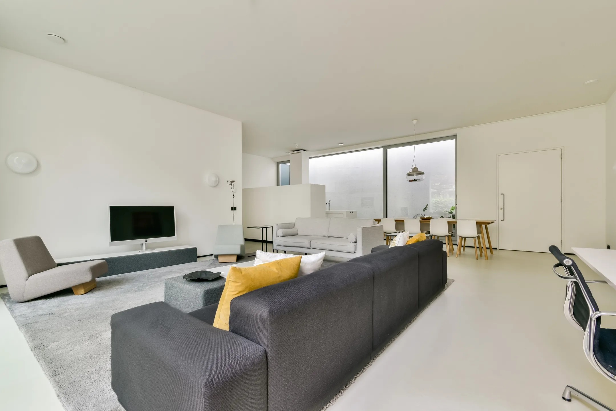 Benedenwoning Valkenburgerstraat 132 B in Amsterdam