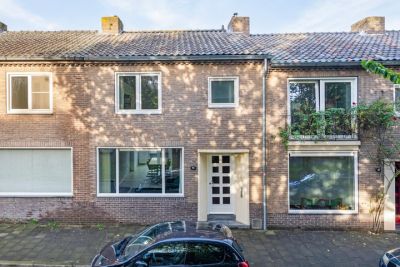 Eengezinswoning, tussenwoning Frederikbastion 64 in Maastricht