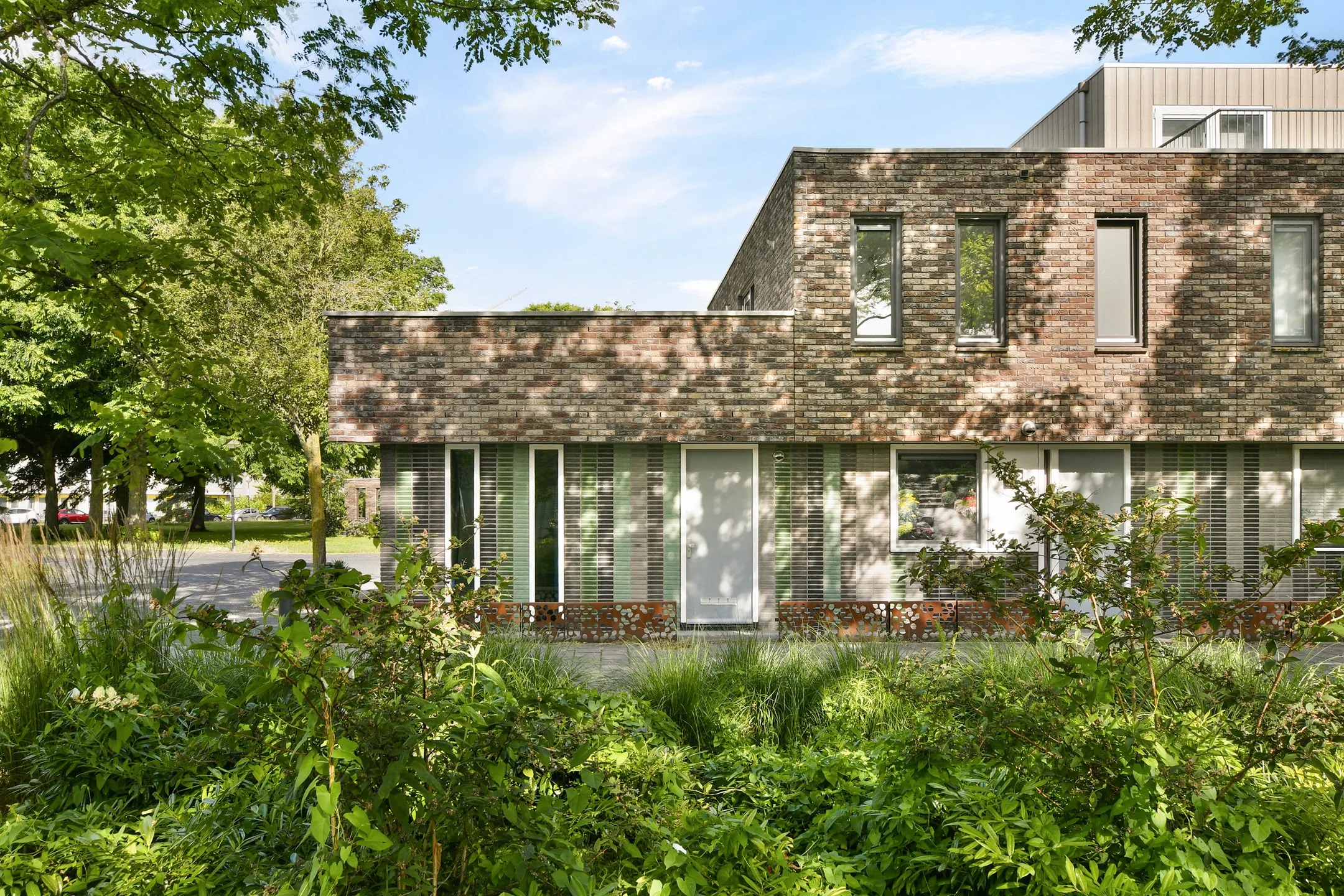 Hoekwoning Kerstomaatplantsoen 32 in Amsterdam