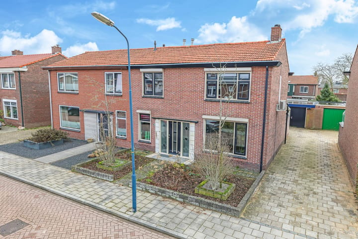 2-onder-1-kapwoning Doctor Schaepmanstraat 11 in Silvolde