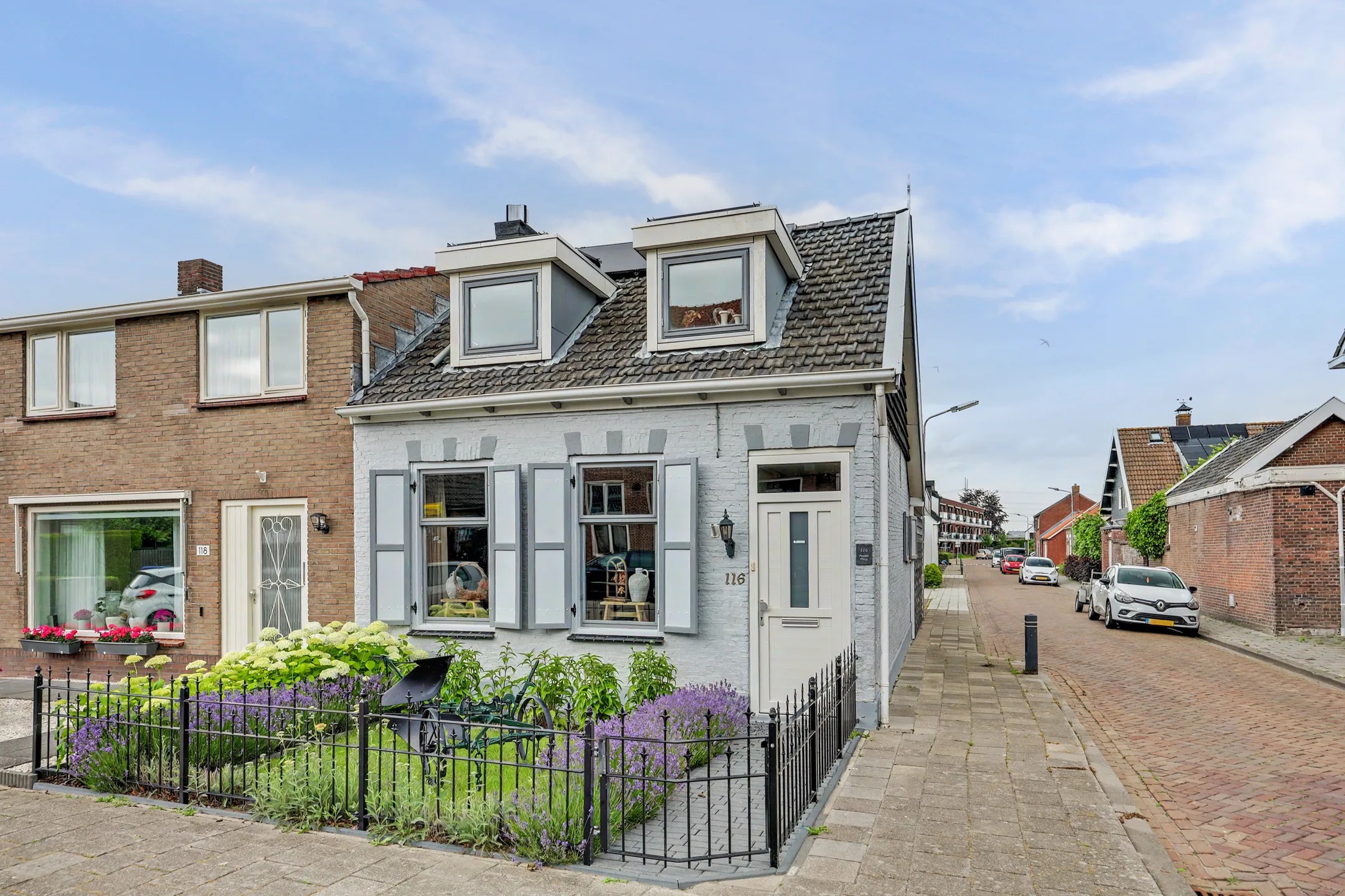 Hoekwoning Dorpsstraat 116 in Krabbendijke