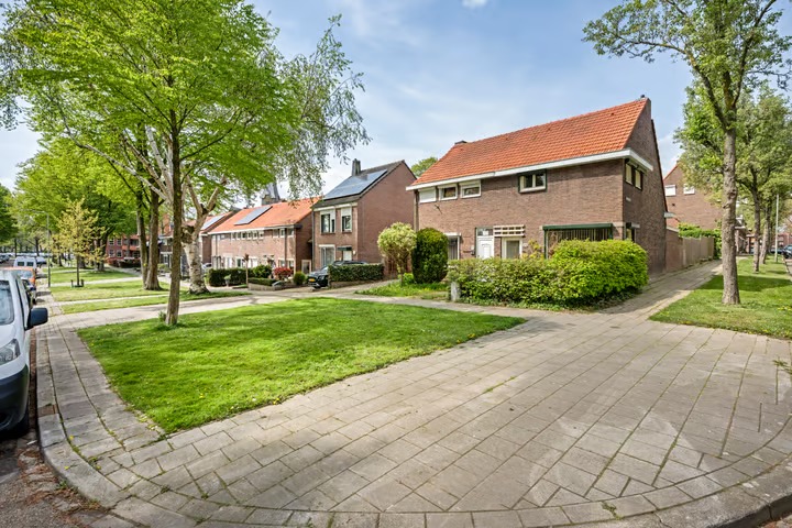 2-onder-1-kapwoning Kerkhoflaan 25 in Geleen