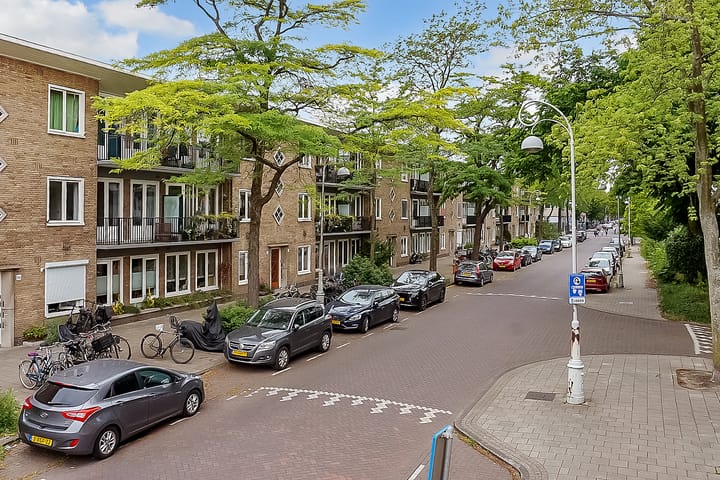 Portiekflat (appartement) Linnaeusparkweg 246 1 Amsterdam